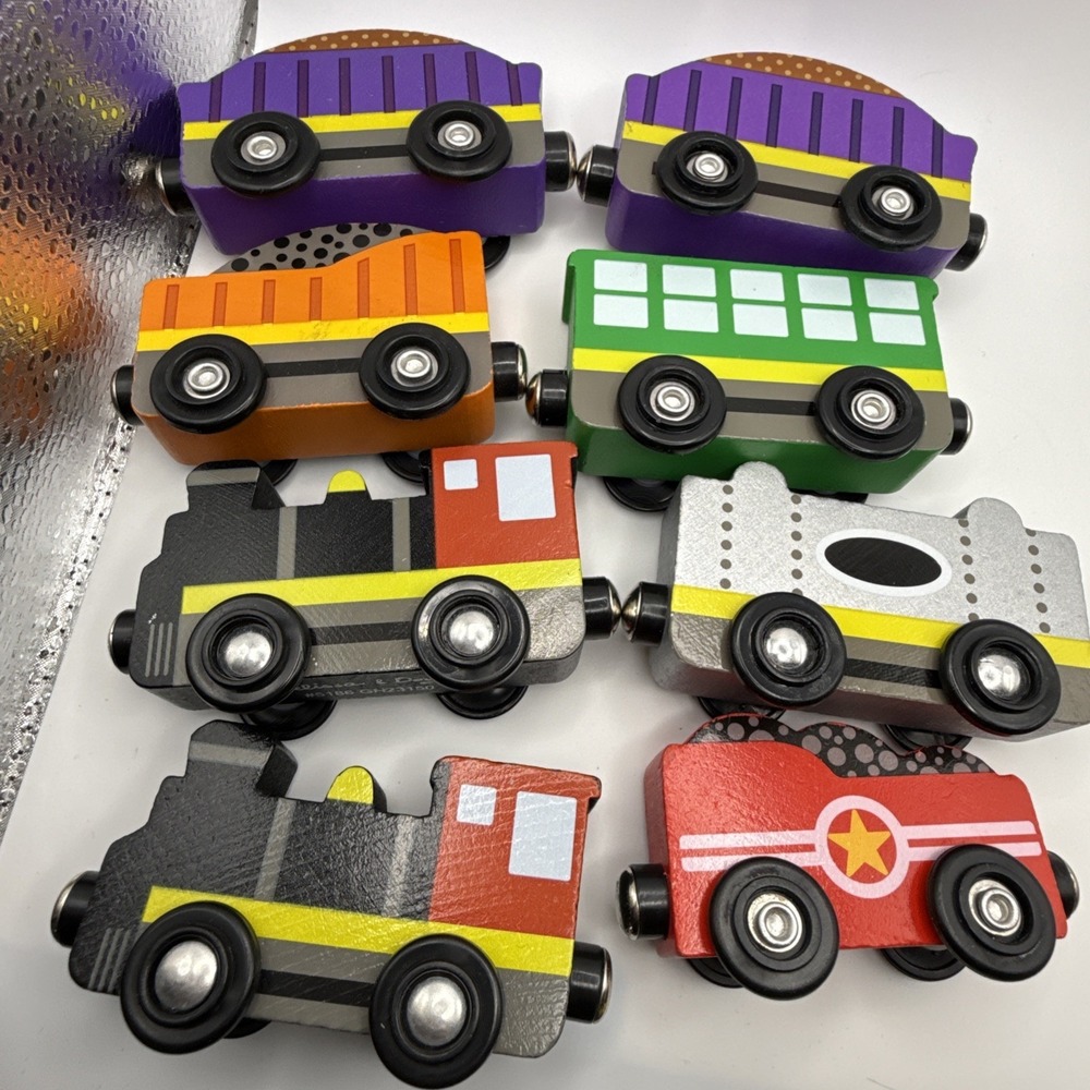 Melissa & Doug Wooden Train Cars Set Lot of 8 Pieces Magnetic Excellent Cond.